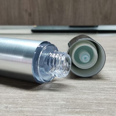 स्किन केयर पैकेजिंग के लिए फैक्ट्री होलसेल 15ml 20ml 30ml सिल्वर प्लास्टिक कॉस्मेटिक लोशन पंप एयरलेस बोतल