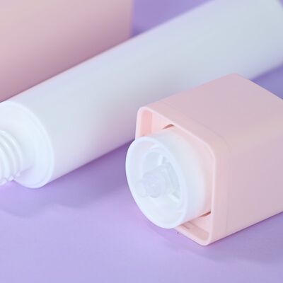 किनपैक क्लासी 15ml 30ml 50ml स्किनकेयर उत्पाद सेट स्क्वायर एयरलेस बोतल रोटरी हेड पीपी पंप स्प्रेयर सीलिंग कॉस्मेटिक पैकेजिंग